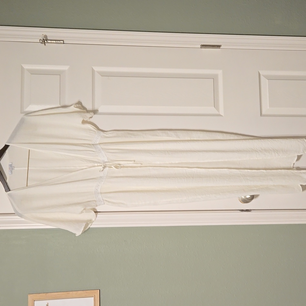 Beautiful Ivory Bailey's Blossoms Flutter Sleeve Duster